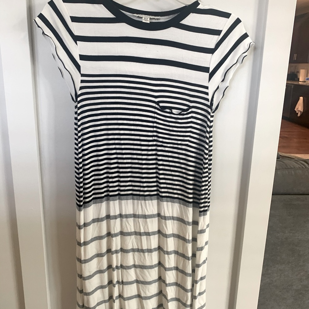 Women’s Cap Sleeve Black and White Striped Dress